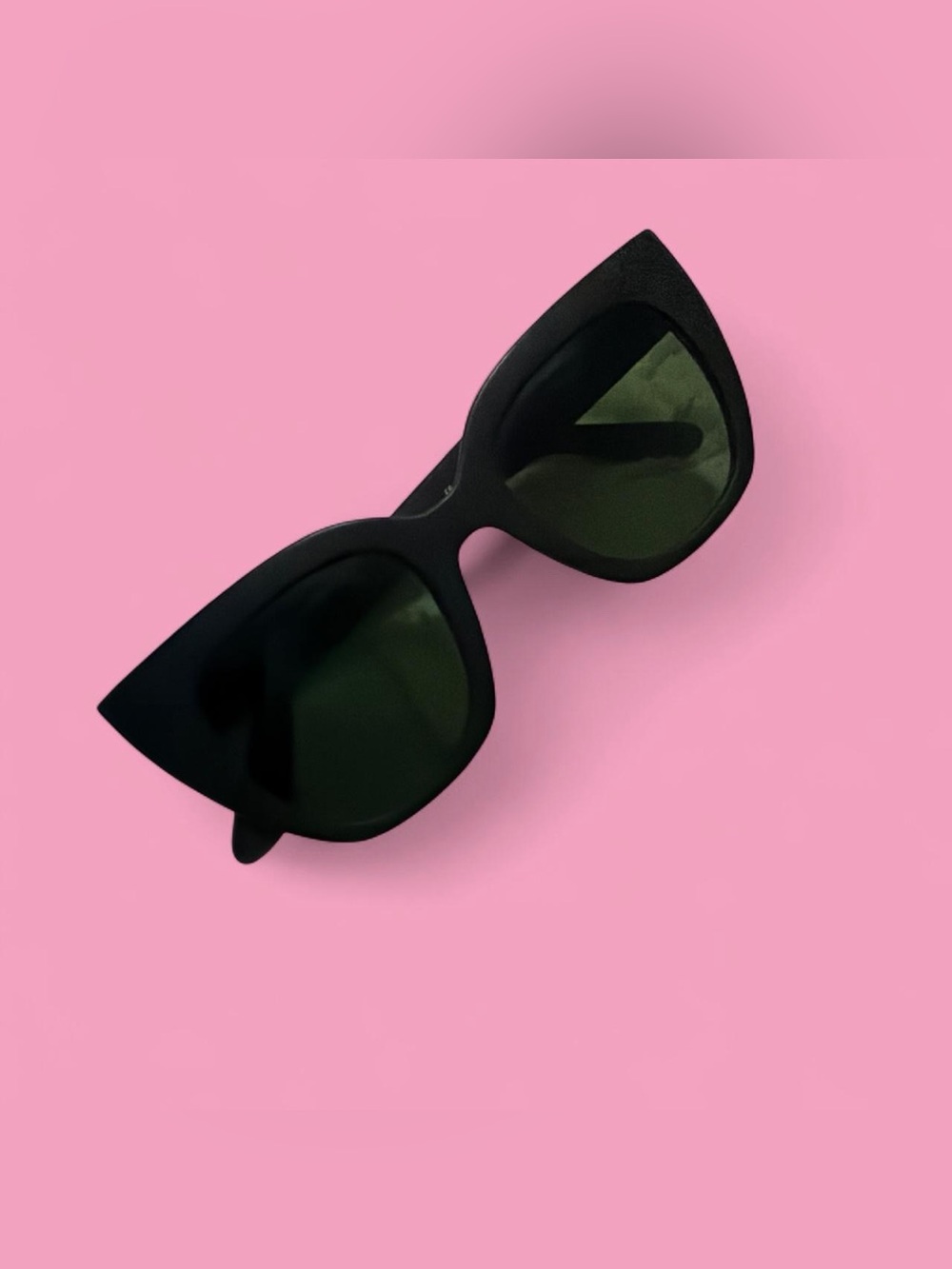 Black Cat-Eye Women's Sunglasses - Sleek UV Protection